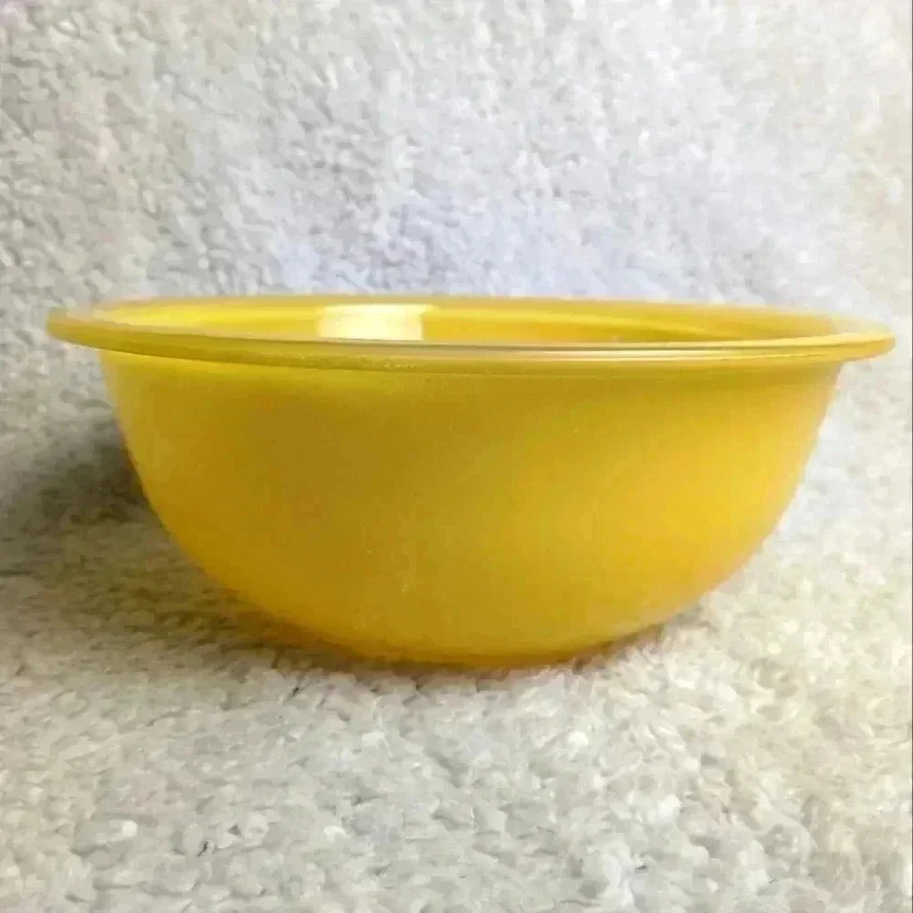 VINTAGE PYREX 323 yellow with seethrow bottom